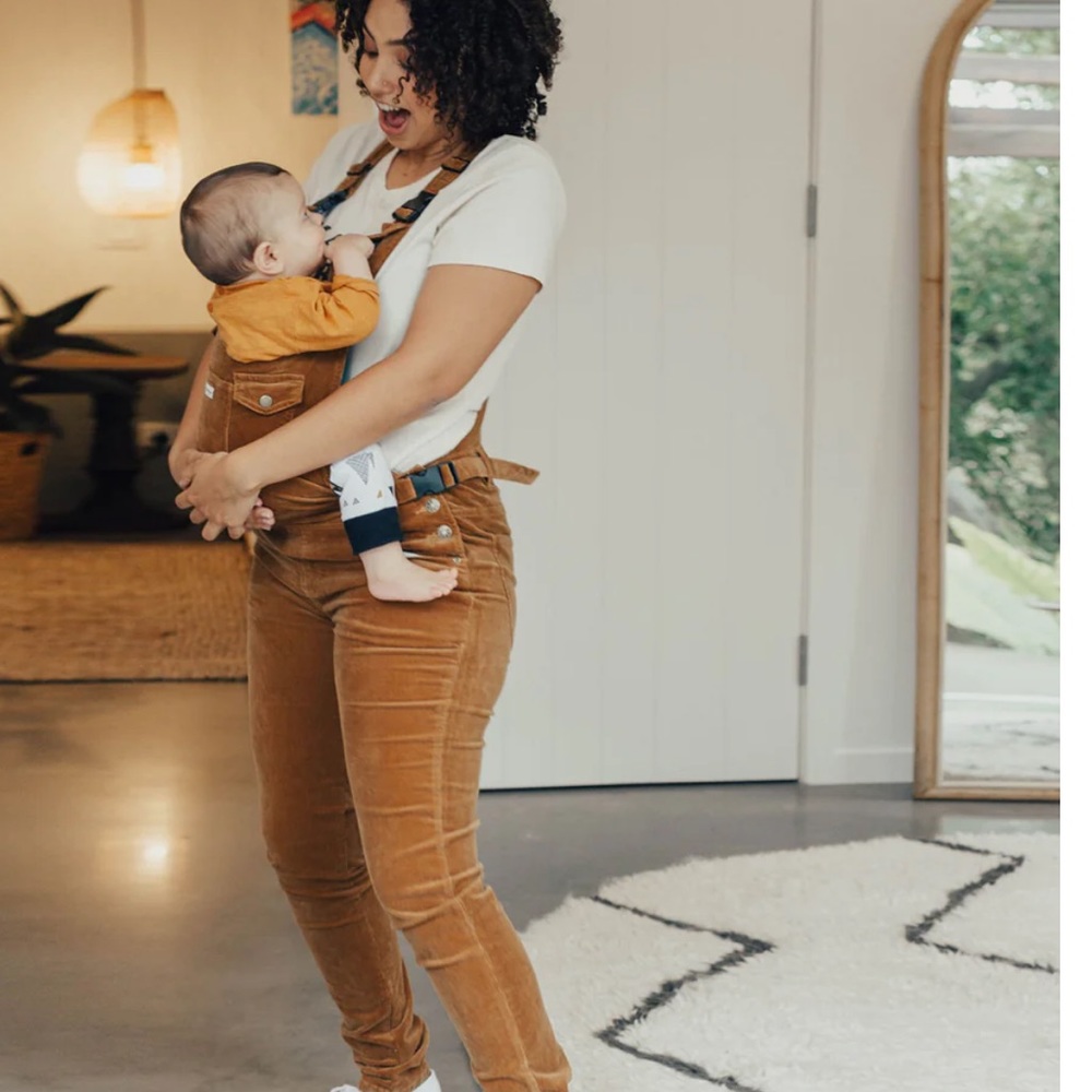 The Mumsie Carmella Size XXL Baby Wearing Overalls